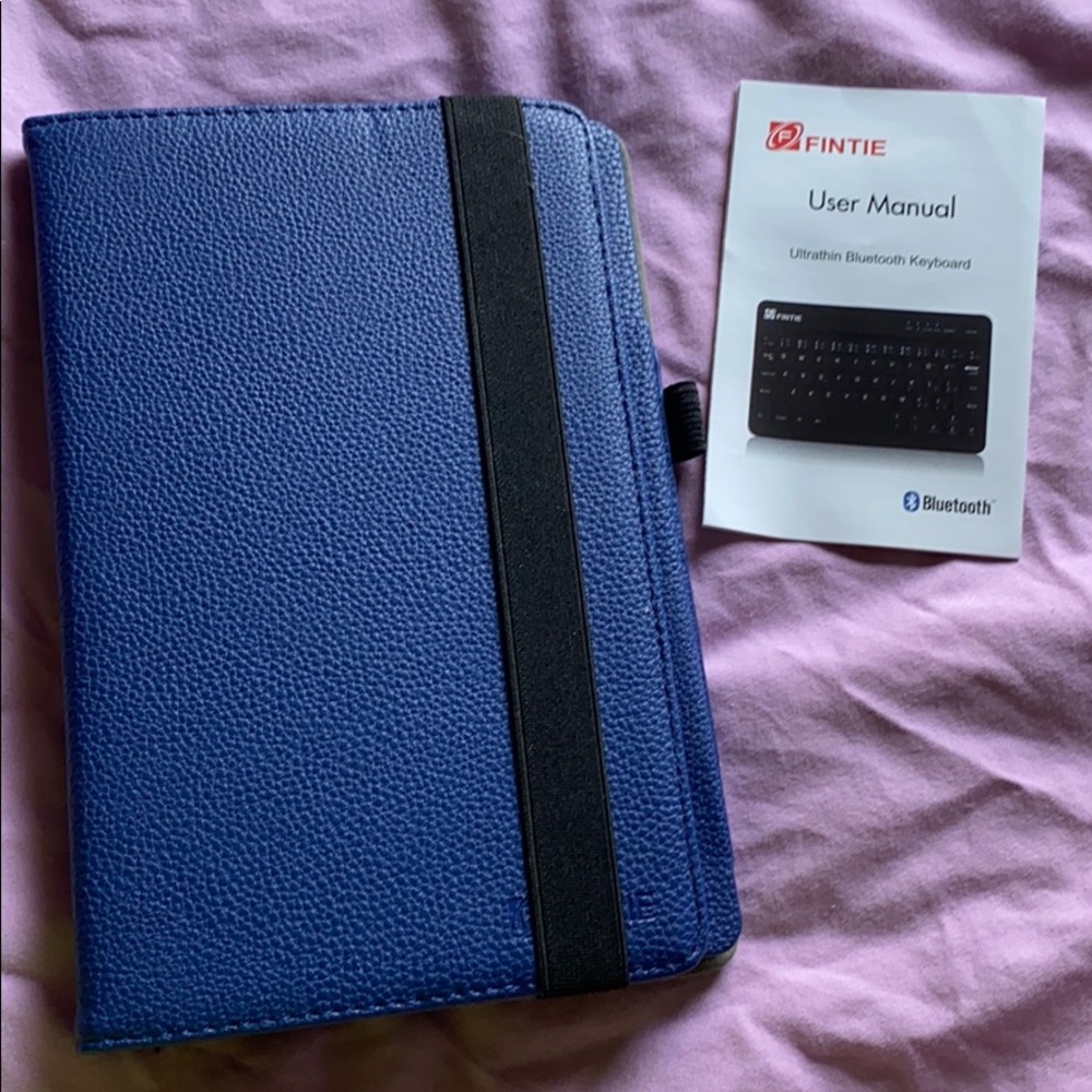 Tablet case with Bluetooth keyboard
